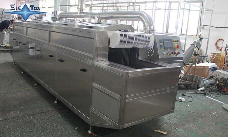 大型超聲波清洗機(jī)替代人工刷洗：潔泰定制化除油除銹方案，提升良品率